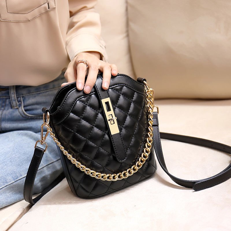 Stylish Casual Messenger Lockable Handbag in Black with Long Shoulder Strap - BELLADONNA
