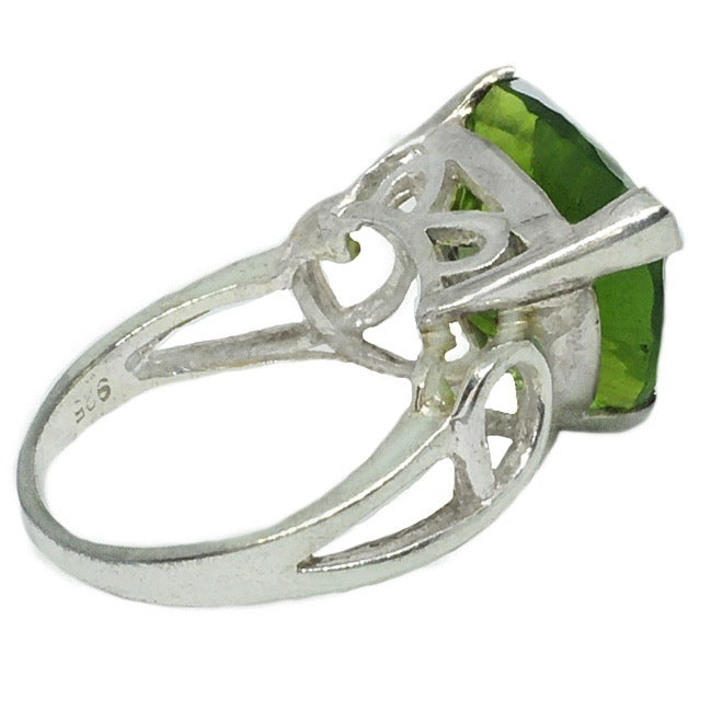 Enchanting Trillion Cut Apple Green Gemstone Ring set .925 Sterling Silver Size US 8 / Q - BELLADONNA